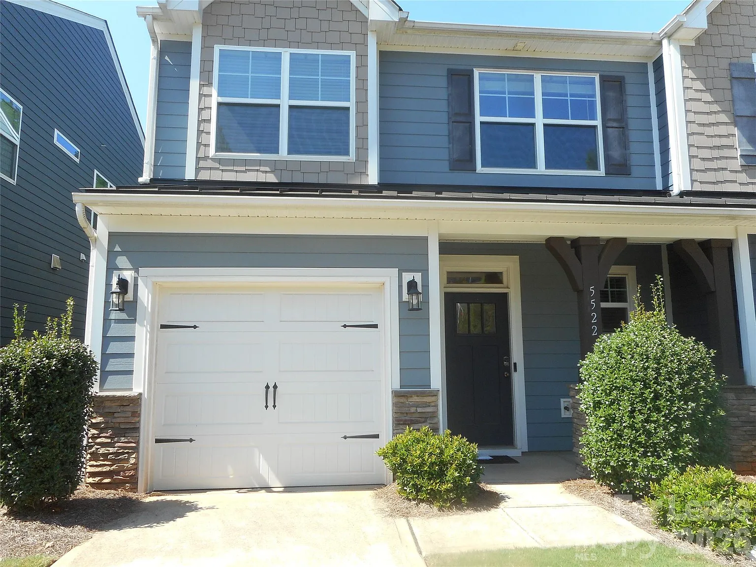 3 bed, 2.5 bath, 2034 sqft, $2,300 — Photo 2