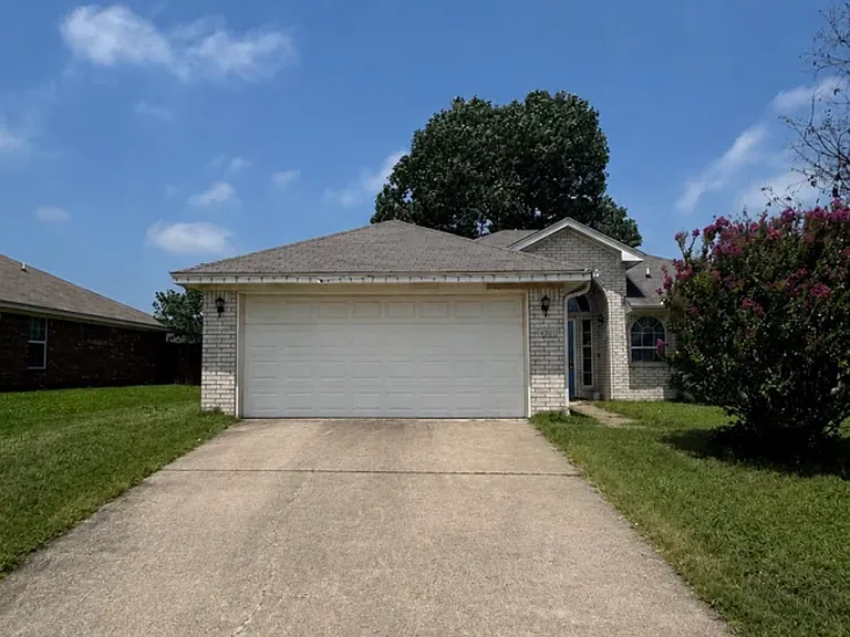 4301 Capri Dr — Photo 5