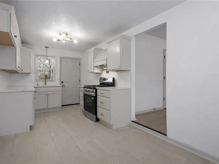 611 SE Florence Ave — Photo 7