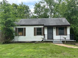 218 Estridge Rd, Saint Louis, MO 63137