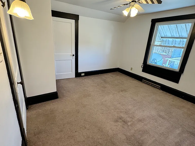 216 2nd St SE #1 — Photo 8