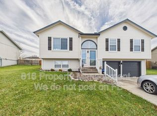 1305 Aspen Dr, Greenwood, MO 64034