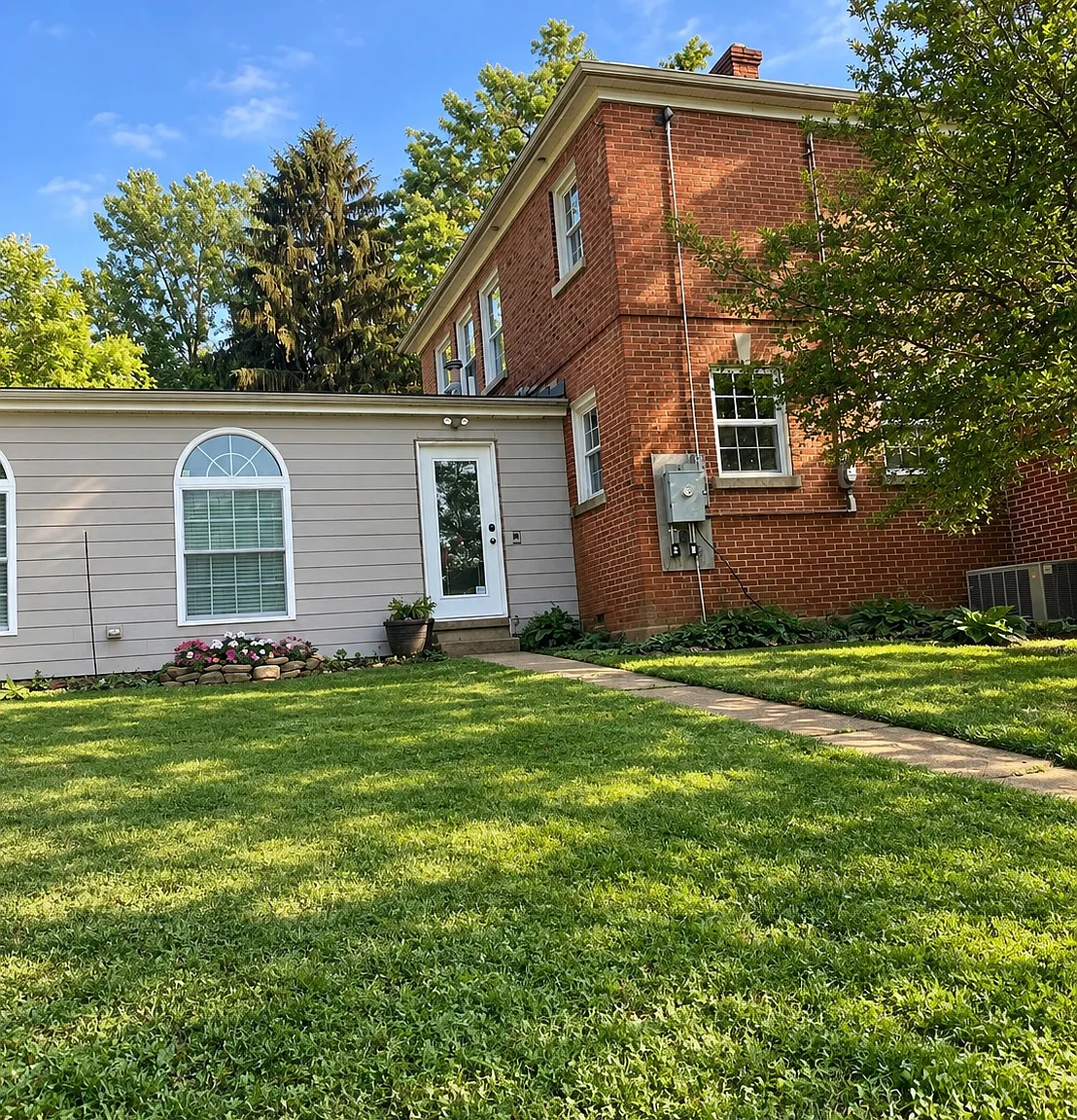 3 bed, 2800 sqft, $2,500 — Photo 2