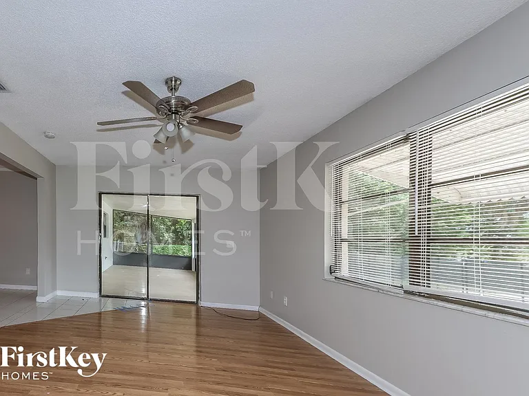873 SW Curtis St — Photo 6