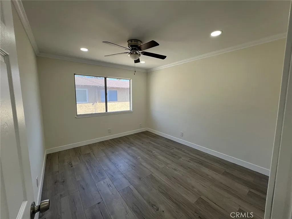 3 bed, 900 sqft, $3,100 — Photo 4