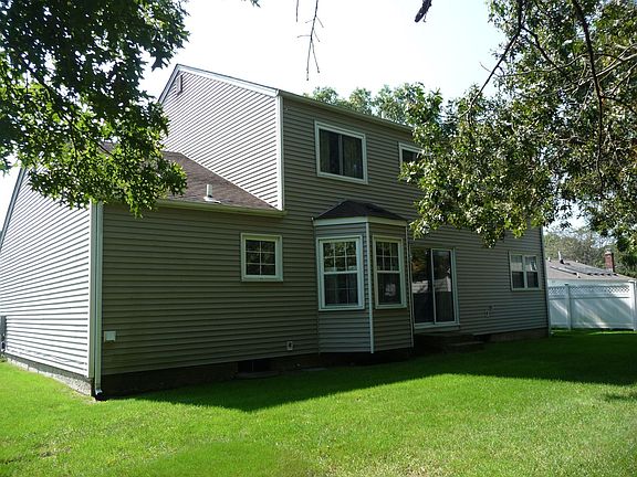 3rd image of 7 Royal Oak Ct