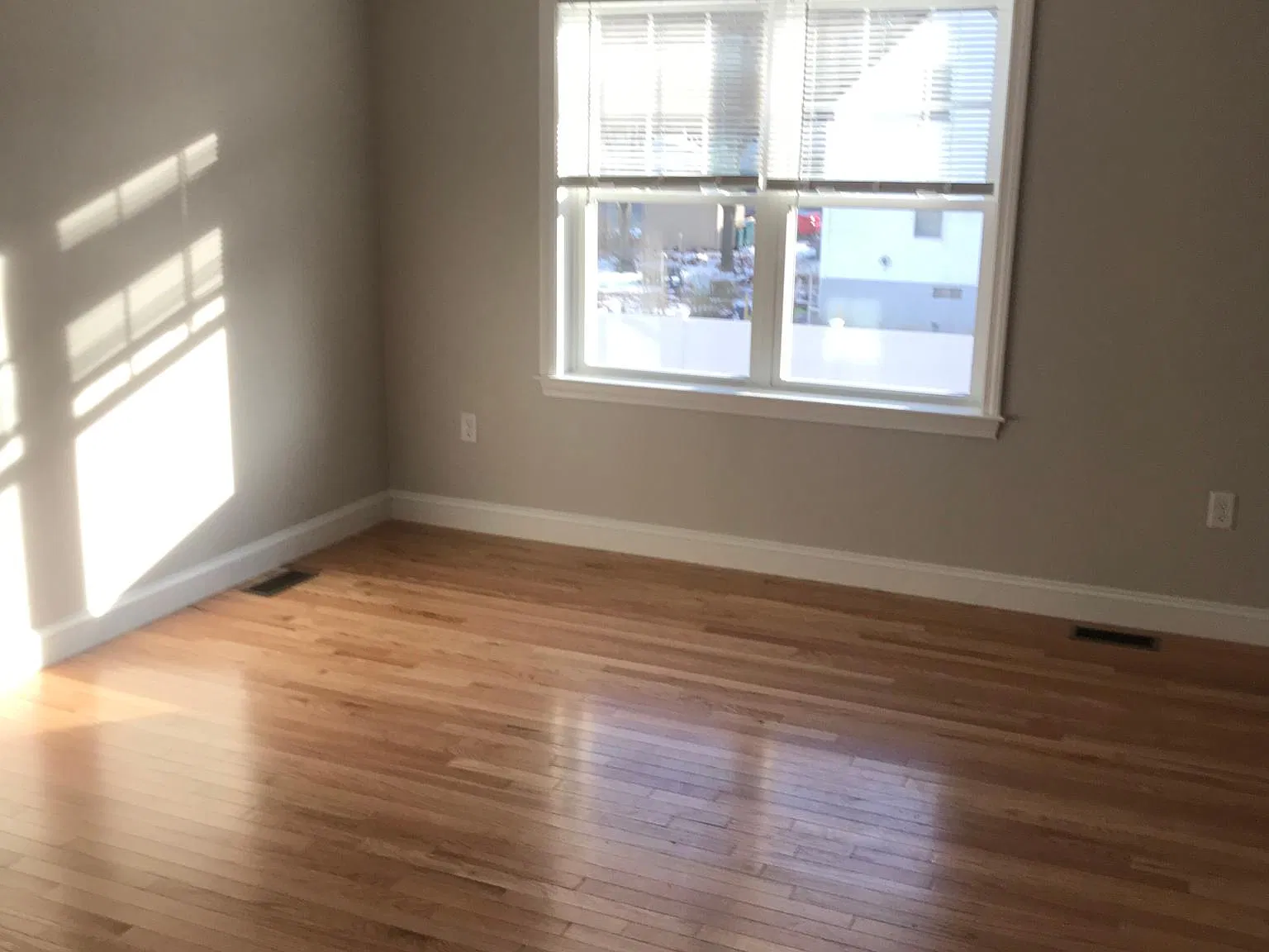 668 Broad St — Photo 3