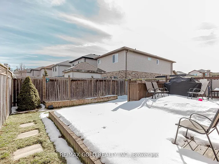 240 Birkinshaw Rd — Photo 47