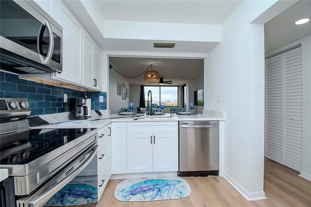 1 bed, 1.5 bath, 780 sqft, $4,500 — Photo 4