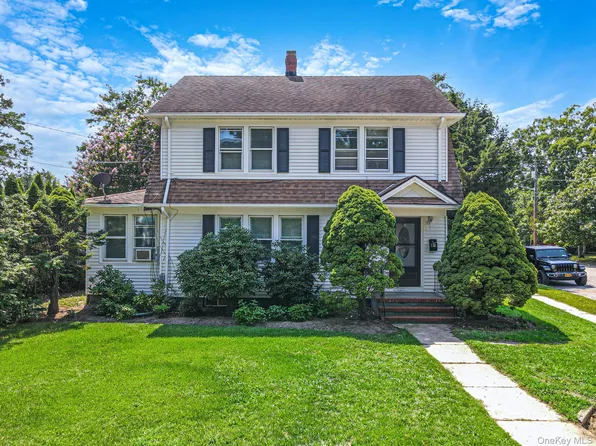 41 Prospect Place, Riverhead, NY 11901
