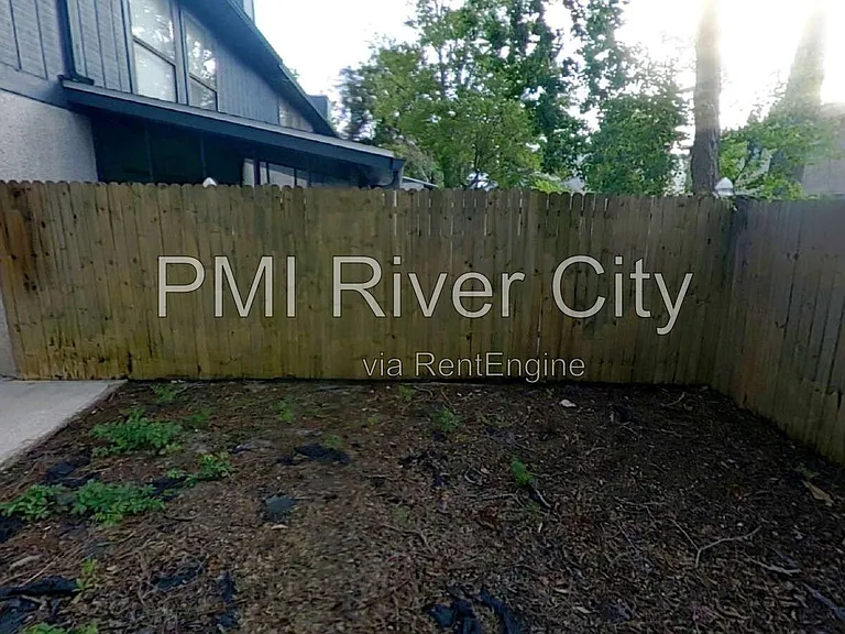 1192 Romaine Cir W — Photo 16