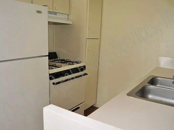 3rd image of 1513 Hawk Tree Dr #A