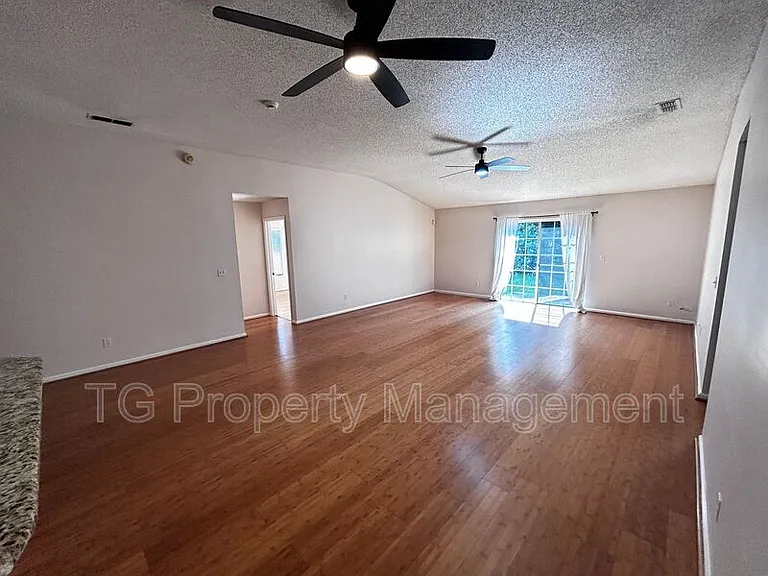 1449 Blue Heron Ln E — Photo 32