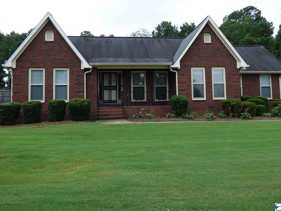 1st image of 202 Arrowfeather Dr NE