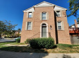 4216 Fox Lake Dr, Fairfax, VA 22033