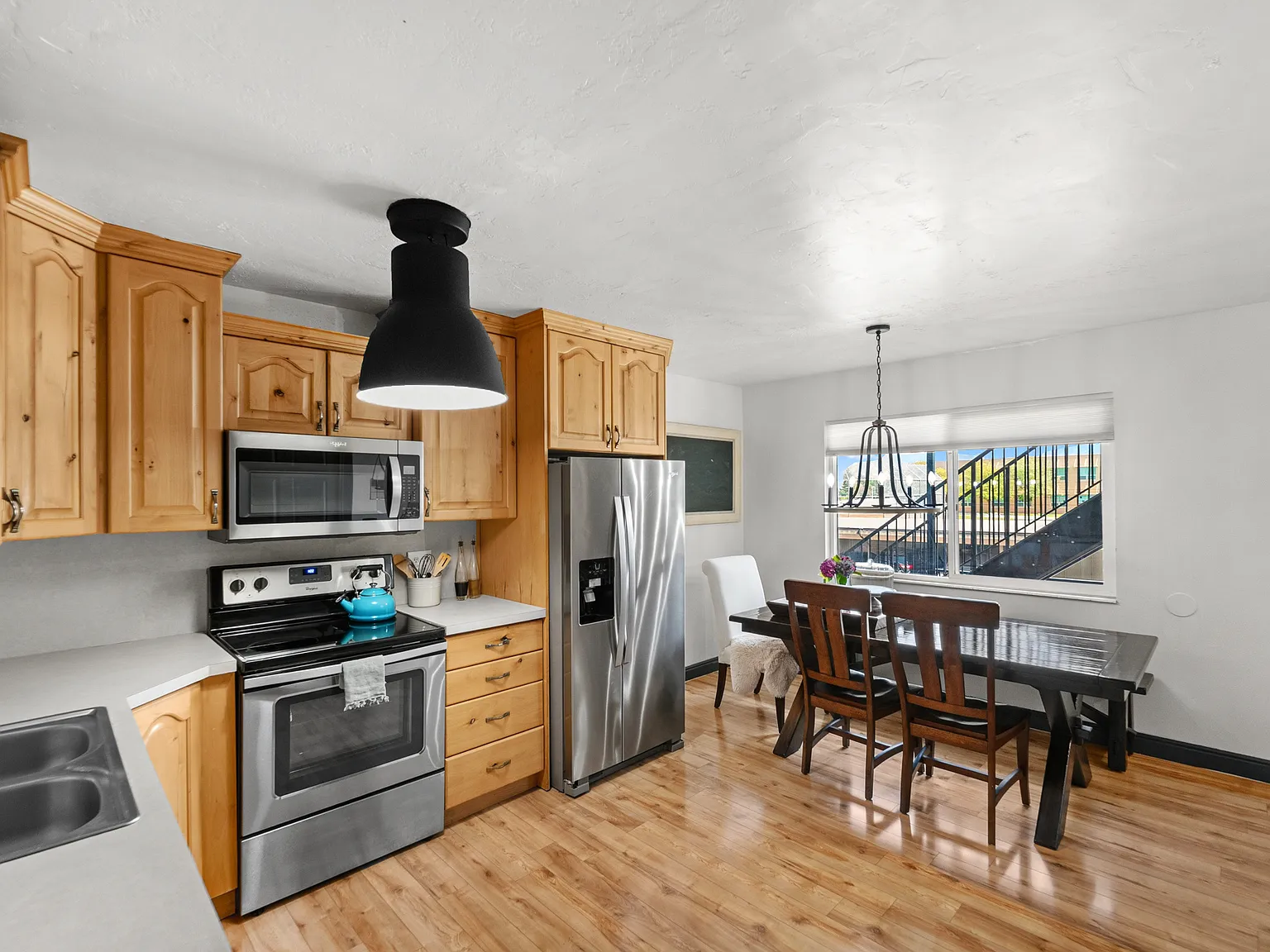 2 bed, 888 sqft, $1,700 — Photo 3
