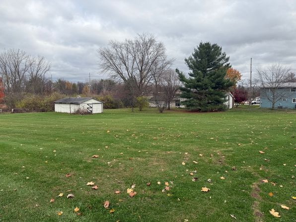 Hillcrest Ave, Plymouth, IN 46563