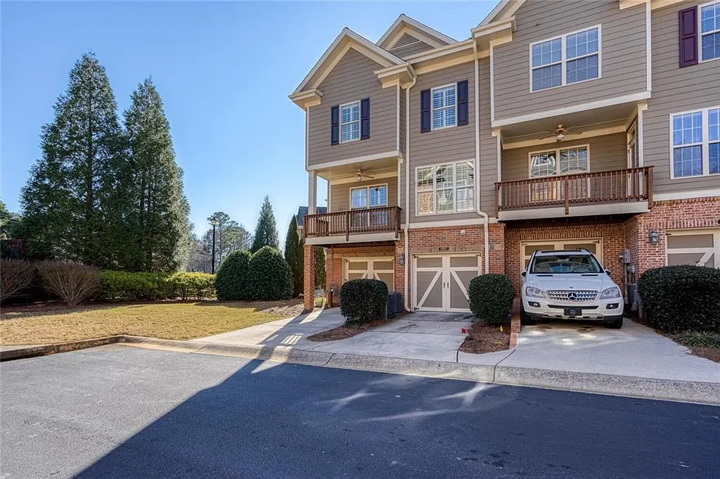 4 bed, 3.5 bath, 2658 sqft, $3,200 — Photo 2