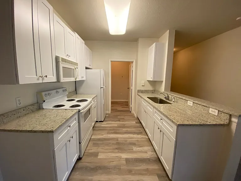 8009 Hemingway Cir — Photo 8