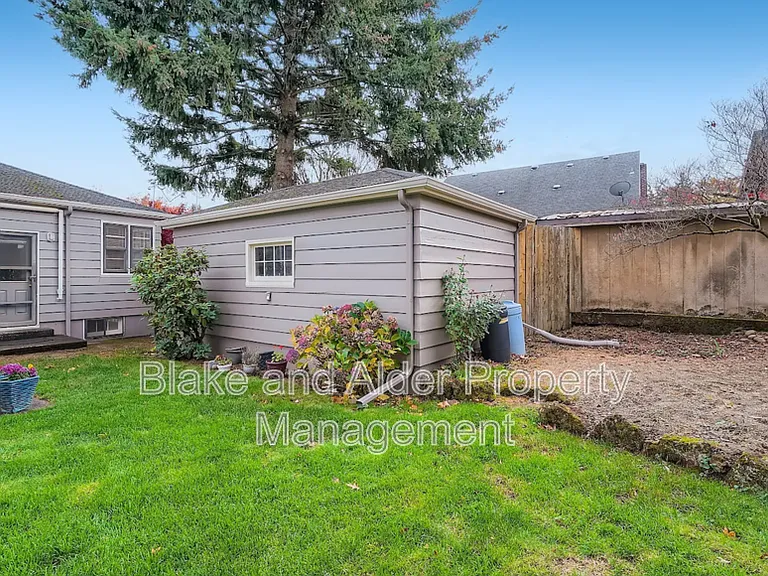 2727 NE 65th Ave — Photo 35