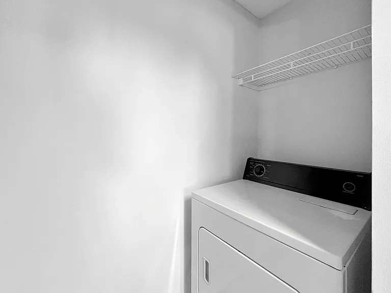 The Wyndham Apartments — Photo 6