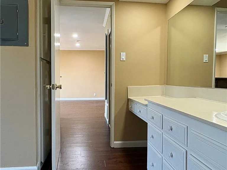 400 N Acacia Ave — Photo 17