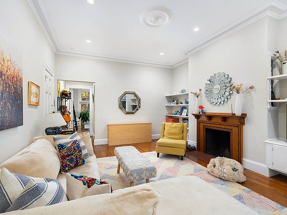 3rd image of 380 Marlborough St #4