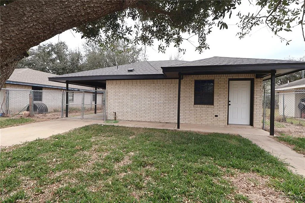 3 bed, 2.0 bath, 925 sqft, $1,200 — Photo 1