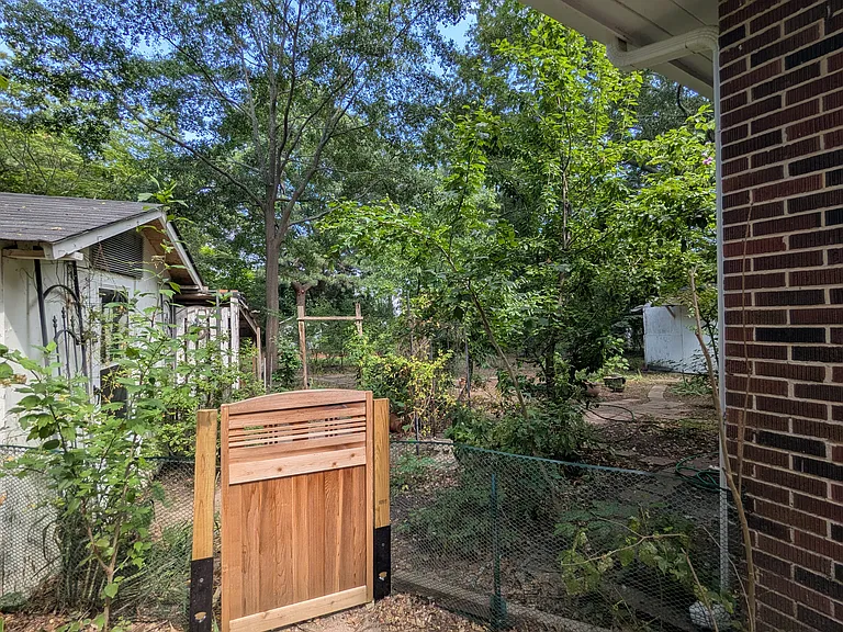 2203 Rosser Ter — Photo 14