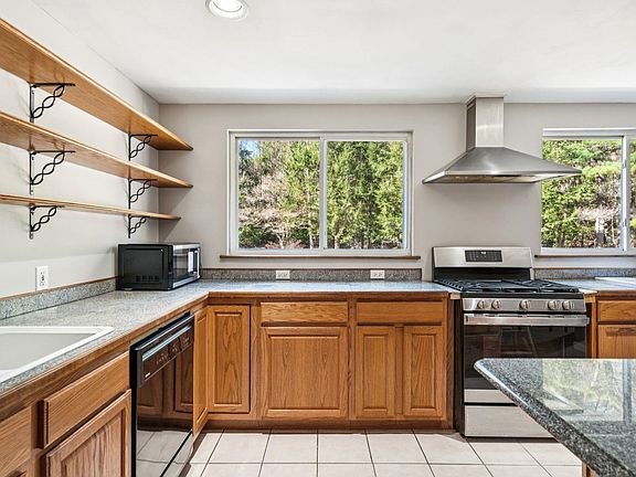 5th image of 941 Willow Brook Road