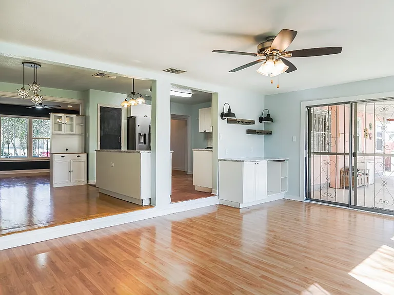 2622 W Summit Ave — Photo 9