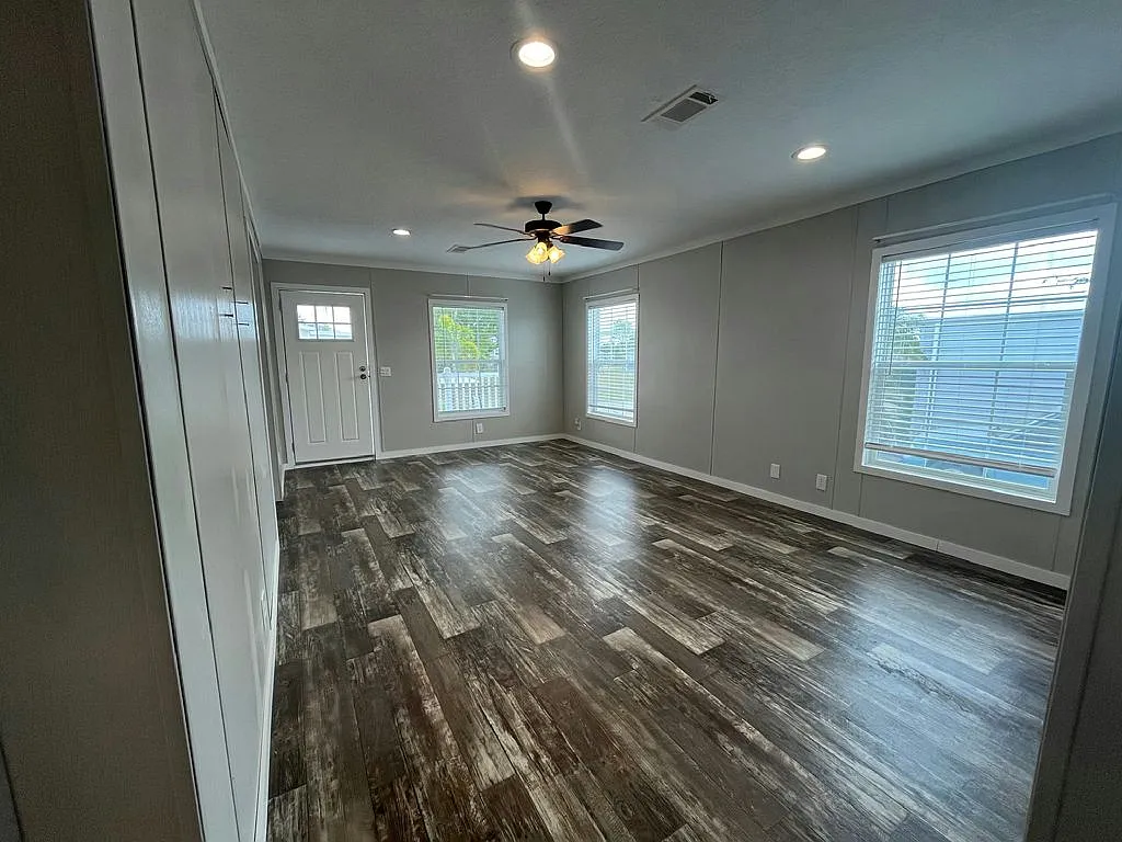 3 bed, 2.0 bath, 1372 sqft, $1,699 — Photo 4