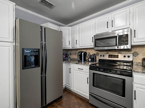 5th image of 4 Spring Valley Cir