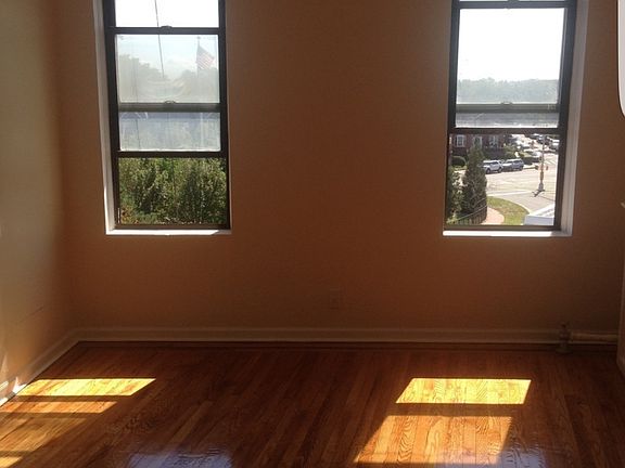 4th image of 3399 Kings Hwy