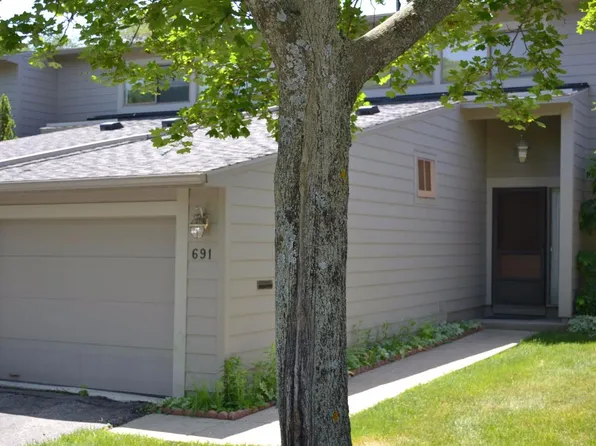 691 Skynob Dr, Ann Arbor, MI 48105