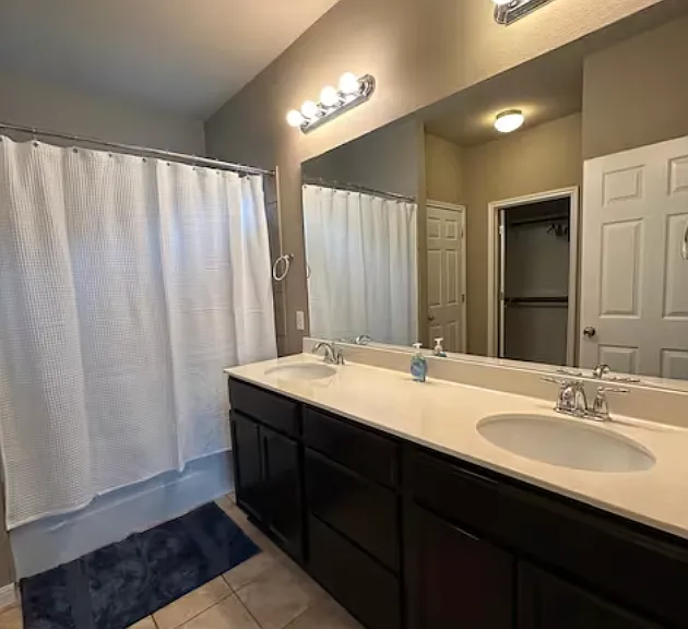 511 Parkfield Ln — Photo 3