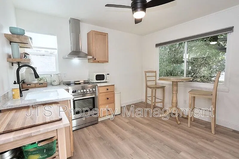 1 bed, 1.0 bath, 403 sqft, $1,545 — Photo 2