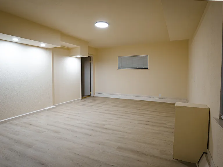 582 Euclid Ave #B — Photo 16