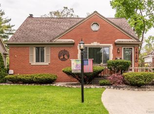 18180 Beverly Rd, Beverly Hills, MI 48025