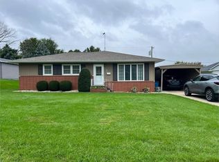 608 Hillcrest Dr, Monticello, IA 52310