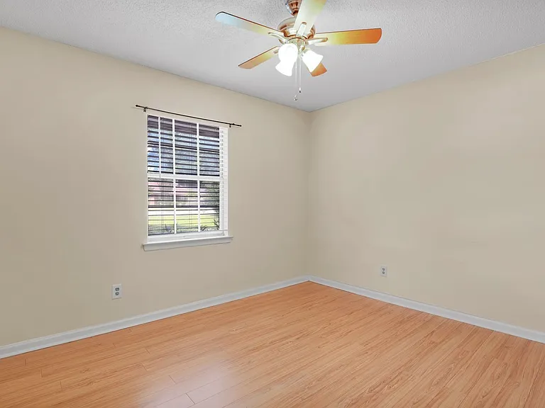 8 N Nicholson Cir — Photo 24