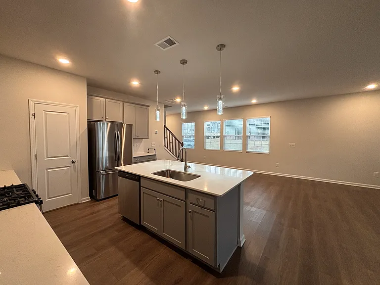 15733 Country House St — Photo 37