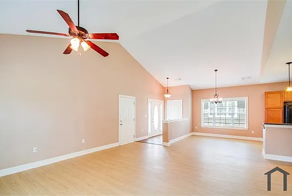 4 bed, 1728 sqft, $1,221 — Photo 4