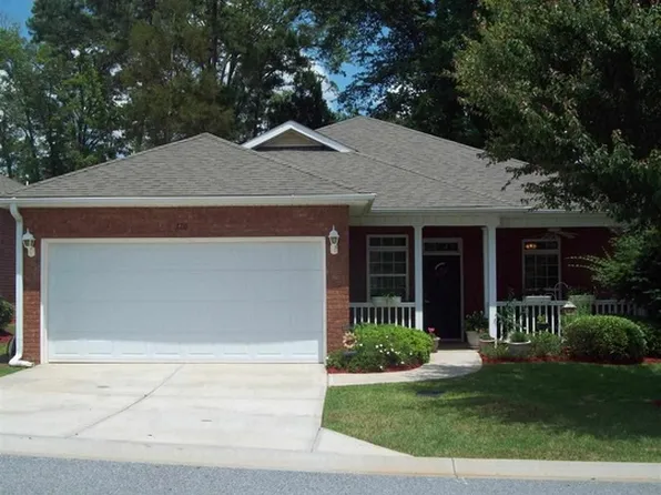 320 Spyglass Hill Dr, Perry, GA 31069