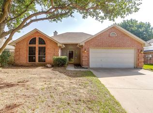 1116 Rock Ridge Dr, Burleson, TX 76028