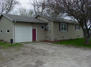216 4th St, Wellman, IA 52356