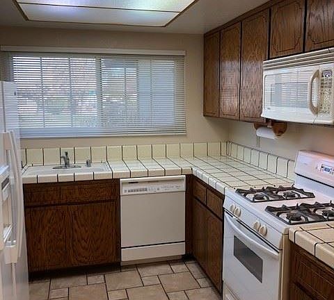 4th image of 283 Belford Pl