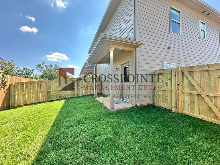 3 Bedroom 2.5 Bathroom Townhomes At Villa Rosa! Now Offering 1/2 Off First Full Months Rent! — Photo 29