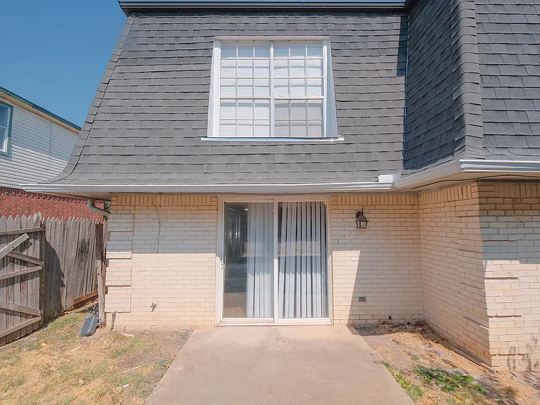 6321 Granbury Rd — Photo 10