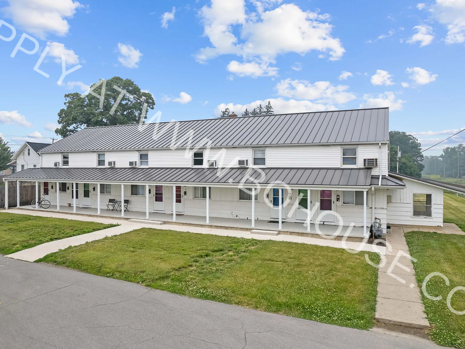 3202 McArthur Dr — Photo 2